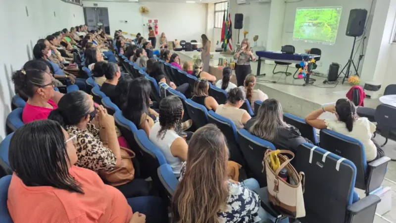 Mais de 400 professoras da pré-escola participam de formação sobre leitura e escrita na Educação Infantil em João Pessoa
