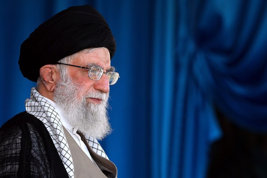 Quem é Ali Khamenei, o homem que lidera o Irã há mais de três décadas