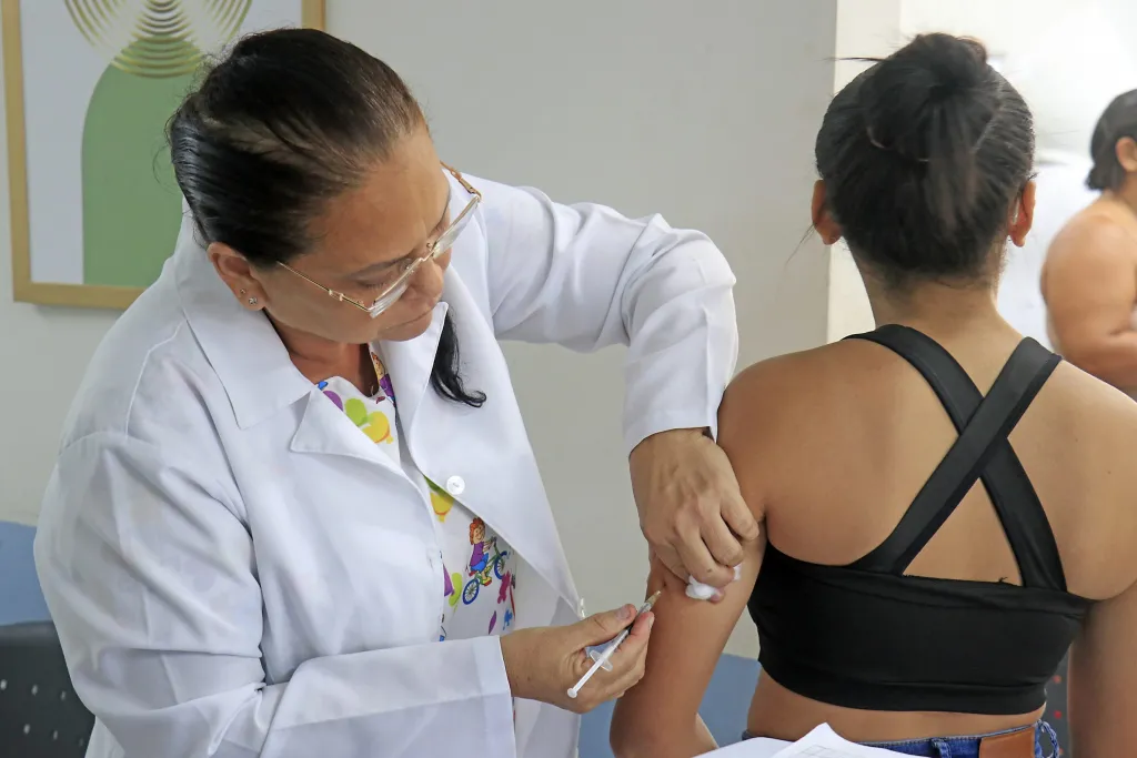 João Pessoa aplica mais de 350 mil doses de vacinas em 2025 e reforça compromisso com a saúde pública